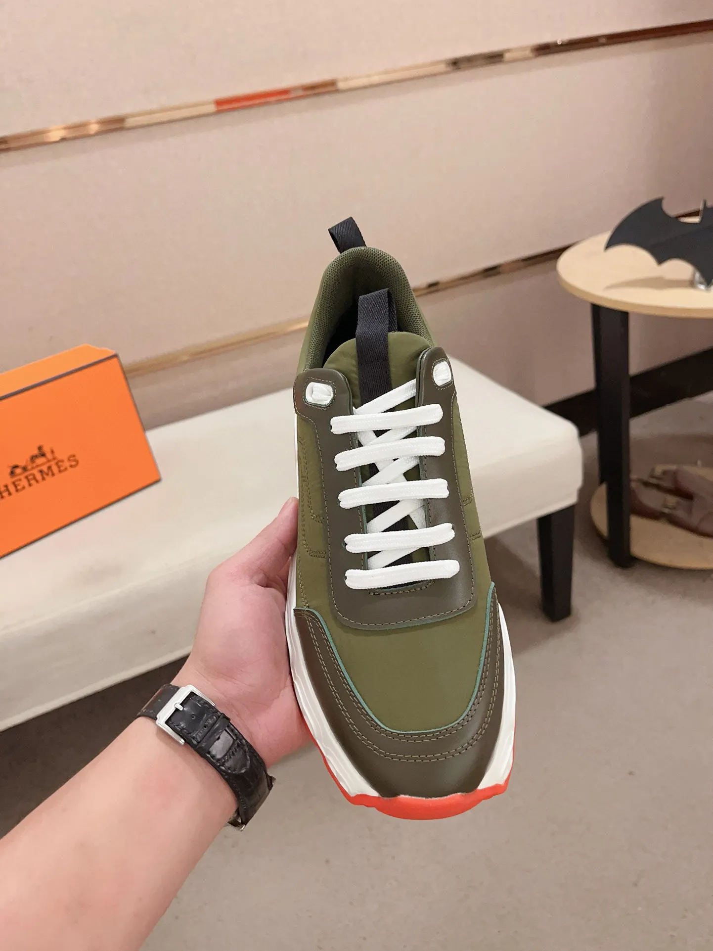 Factory price: 460💰《HERMES》【Classic Original Version】Hermès; Top 🔝 Purchasing Agency 🔍🔍 Men's latest 🇺🇸 counters are on sale simultaneously, original imported from Italy ▲▲First-layer cowhide ▲▲ (high-end, extravagance and class) times) Exquisite workmanship (Italian 🇮🇹Imported water-dyed 🐂cowhide lining) sole: Original sole provided by the original factory, ⚠️exclusive double-layer activity·TPR·rubber·combined molded outsole; super comfortable·wear-resistant·non-slip·environmental protection The real thing is more beautiful if you take the real thing (high quality, follow the order), you can enter and exit the counter at will * Number of yards: 38·39·40·41·42·43·44# (can be customized 45.)